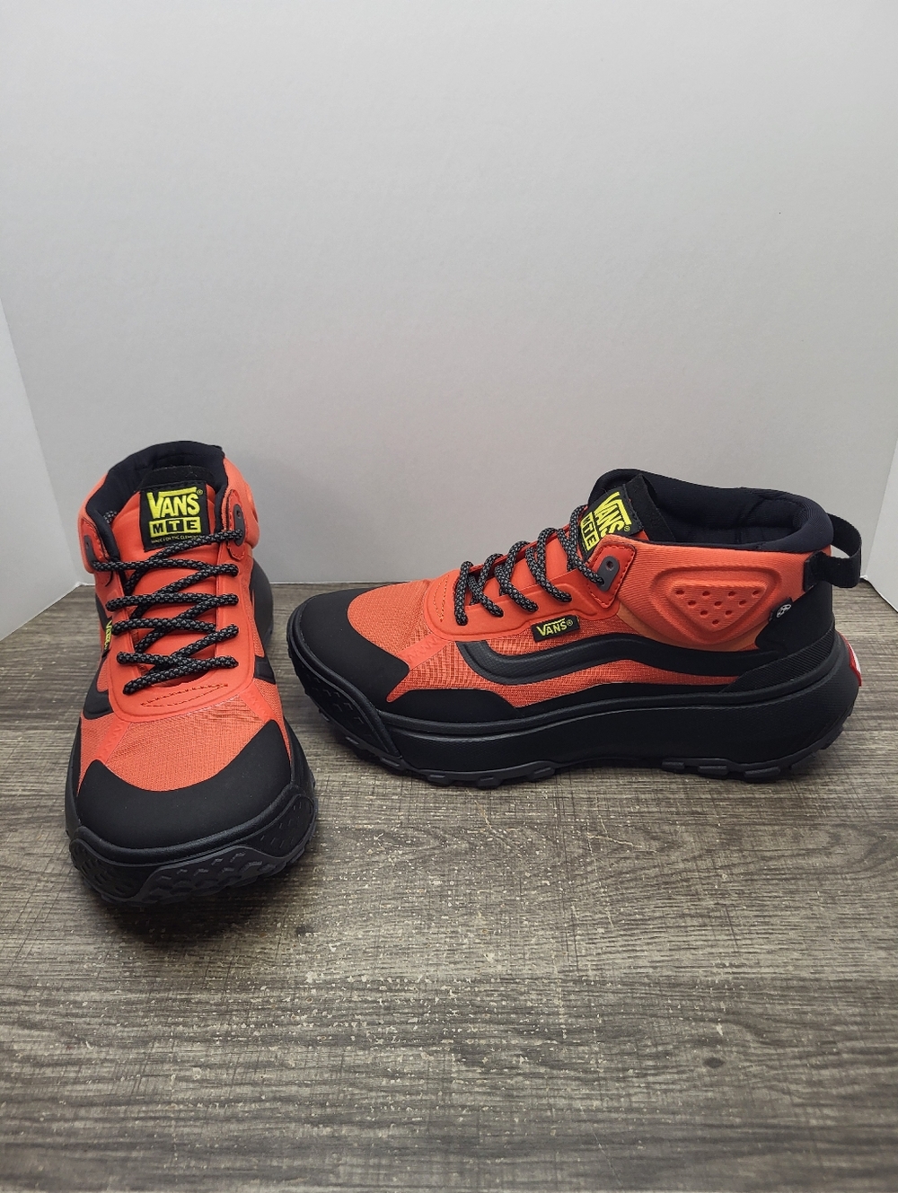 Vans MTE Crosspath Mid anti-slip  Hiking Shoes Boot Mens Size 6.5 Wms 8 Red New